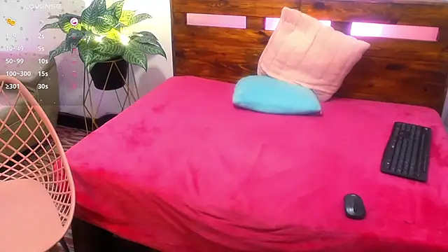 Yeseniaa25_: απευθείας συνομιλία ΧΧΧ