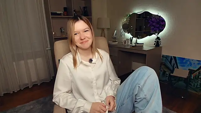 EthelOdum: διαδικτυακό σόου στην κάμερα