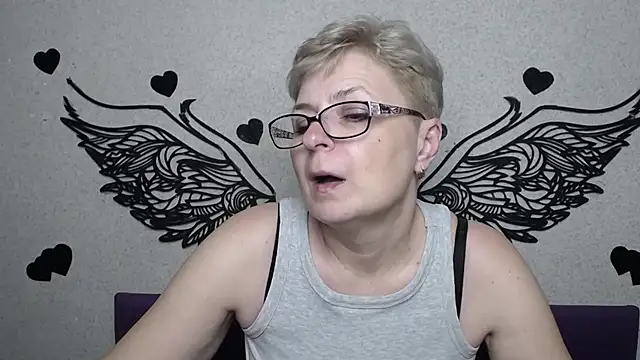 EmiliaGree: онлайн-секс-чат