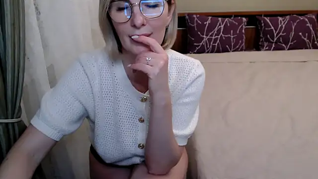 sensualEmilia's Live XXX Chat