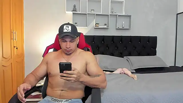 tyler_hank01 在線直播表演