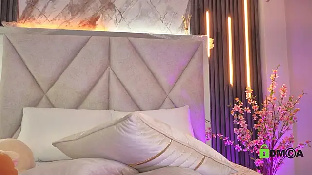 Happy_tits élő XXX-chatje