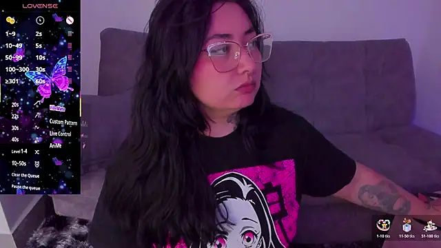 Show de Curvybaddie99 na webcam