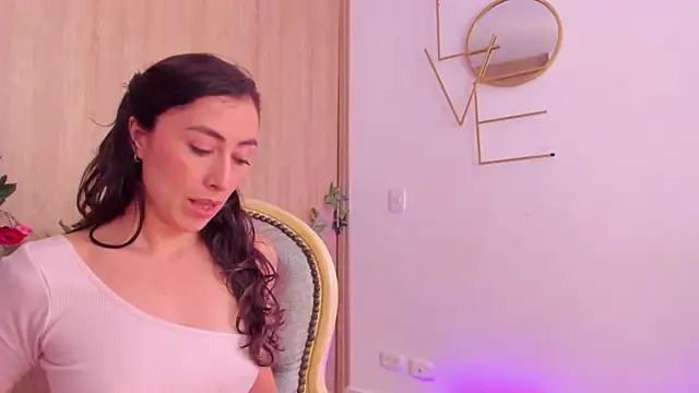 Amatiista: απευθείας συνομιλία ΧΧΧ