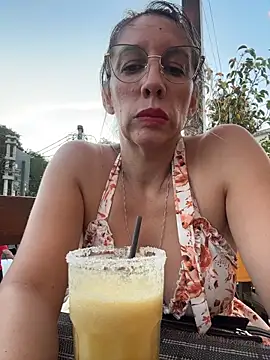 Gatitacarlita Adlı Modelin Canlı XXX Sohbeti