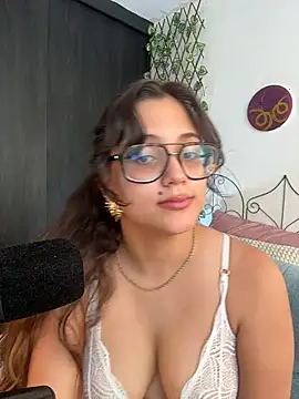 Avelyne Adlı Modelin Canlı XXX Sohbeti