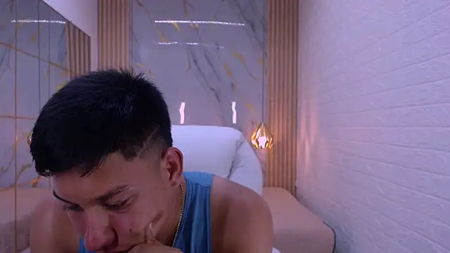 Pokazy przed kamerką – DominantBoy4