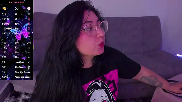 Curvybaddie99: διαδικτυακό σόου στην κάμερα