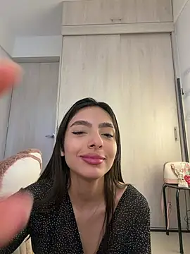 ZaraLuuv Adlı Modelin Canlı XXX Sohbeti