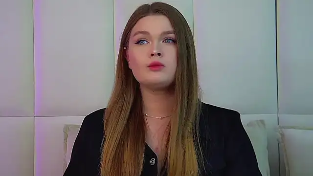 CrystalLyons Adlı Modelin Canlı XXX Sohbeti