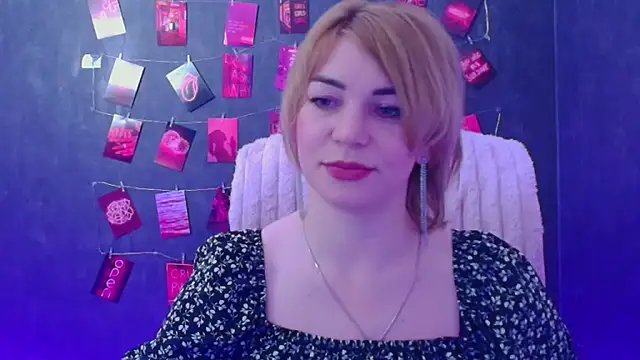 CuttieEmma's Live XXX Chat