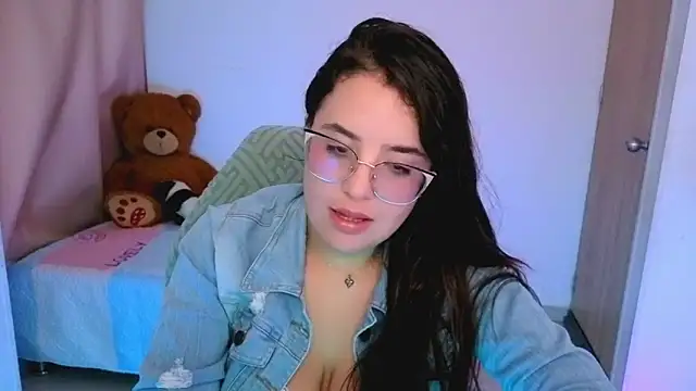 _alicia_z Adlı Modelin Canlı XXX Sohbeti