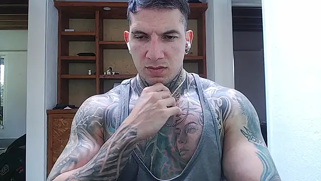 Pokazy przed kamerką – Shane_Clay