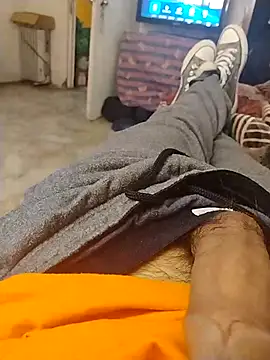 Ang3l_19: διαδικτυακό σόου στην κάμερα