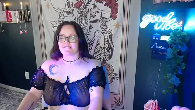 HazeyViolet333's Webcam Show