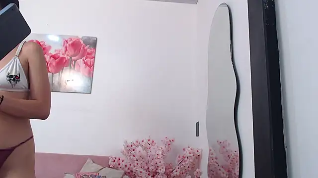 pinky_f00x's Live XXX Chat