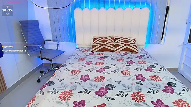 ZainaNour's Live XXX Chat