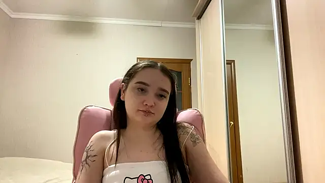 TrulaPhay Adlı Modelin Canlı XXX Sohbeti