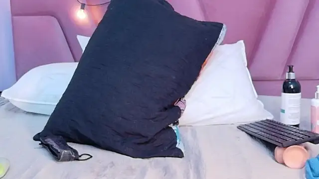 Chatroom XXX en direct de EbonyCoWorker