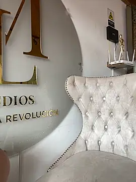 Isabella18_pink Chat XXX in diretta