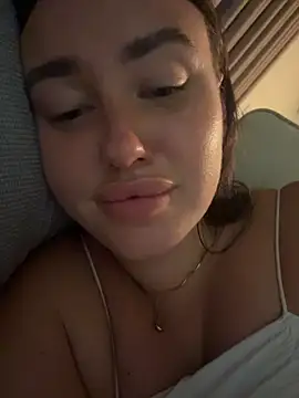 Chat XXX en directo de KiraSunshine