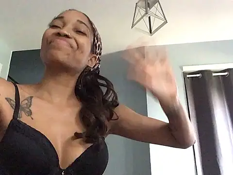 Pertunjukan Kamera Web LunaBl00m