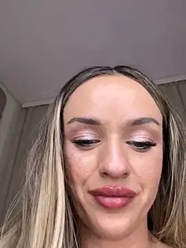 KatieCutieXooo's Live XXX Chat