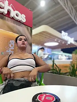 Chatroom XXX en direct de Kaily_Sweet16