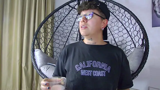 alex_noa's Live XXX Chat