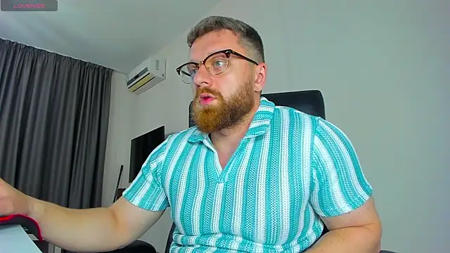 Findom_guy élő XXX-chatje