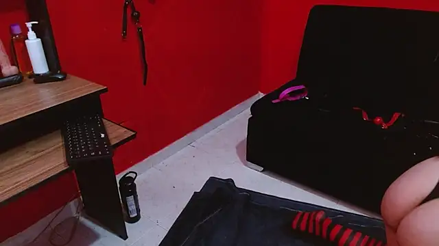 Emily_Slave28: онлайн-секс-чат