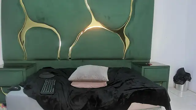 CamilaRoyale live XXX chat