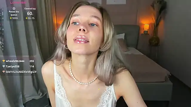 LuluAlis live XXX chat