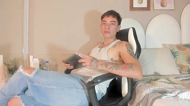 Thiago_2003_'s Live XXX Chat