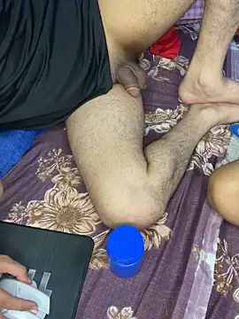 Jaan_jaani45: διαδικτυακό σόου στην κάμερα