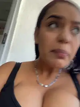 Sara-77's Live XXX Chat