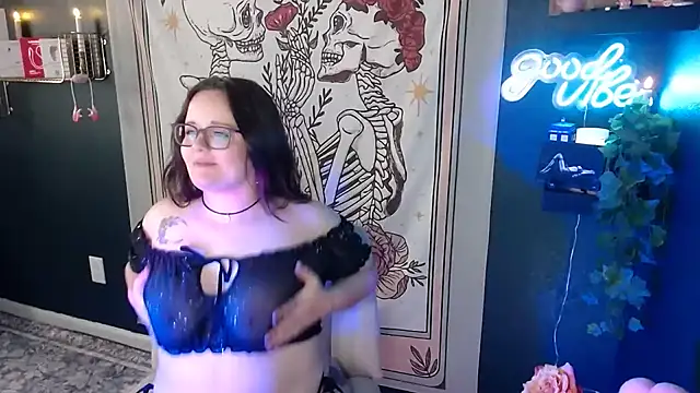 HazeyViolet333's Webcam Show