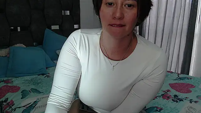 sara_hott_1 Adlı Modelin Canlı XXX Sohbeti