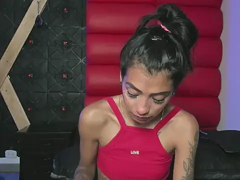 Chatroom XXX en direct de KarlaSlutSkinny__