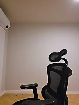 Chatroom XXX en direct de MiaRides19