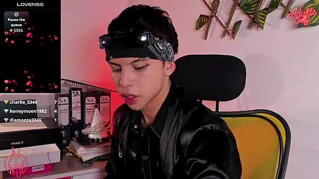 Prince_Apolo Adlı Modelin Canlı XXX Sohbeti