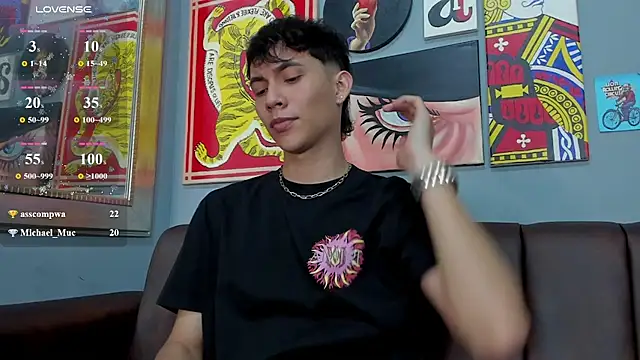 AronTawers' Live XXX Chat