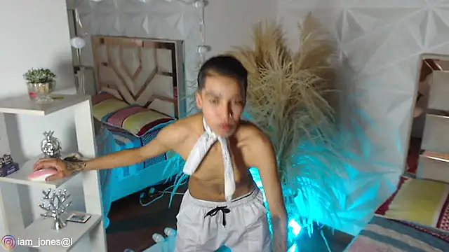 Jonesliam23's Live XXX Chat