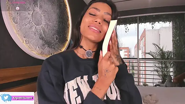 Sarajames' Live XXX Chat