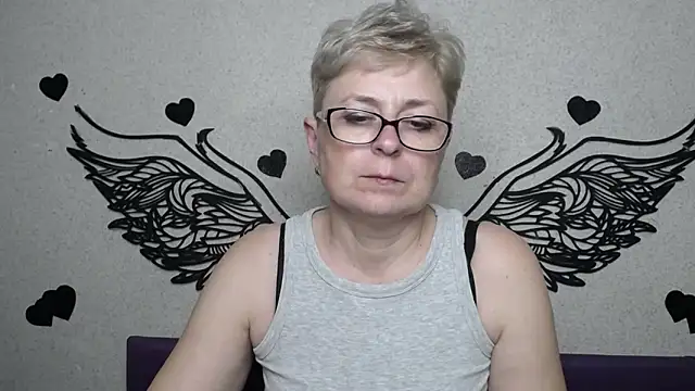 EmiliaGree's Live XXX Chat