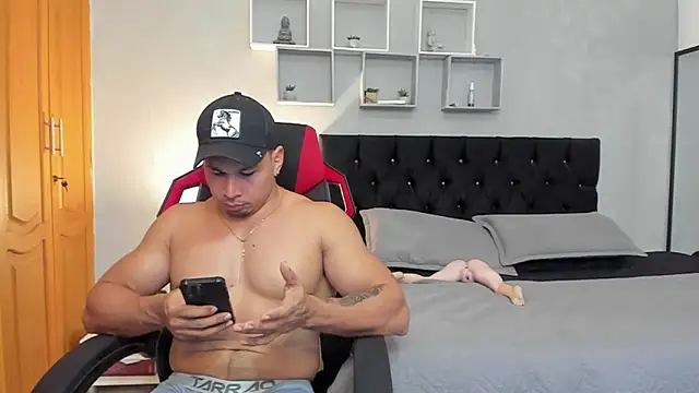 tyler_hank01's Live XXX Chat