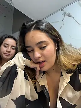 Antonella_Julieta Chat XXX in diretta