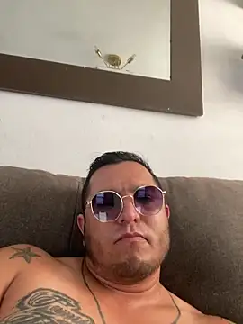 HOTB0Y18 webkamerás műsora