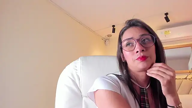 NahimiThompson's Live XXX Chat