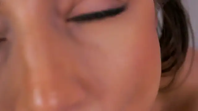 دردشة AishaSins الجنسية المباشرة